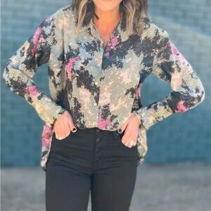 Entro Gray and Silver Long Sleeve Button Down Blouse
